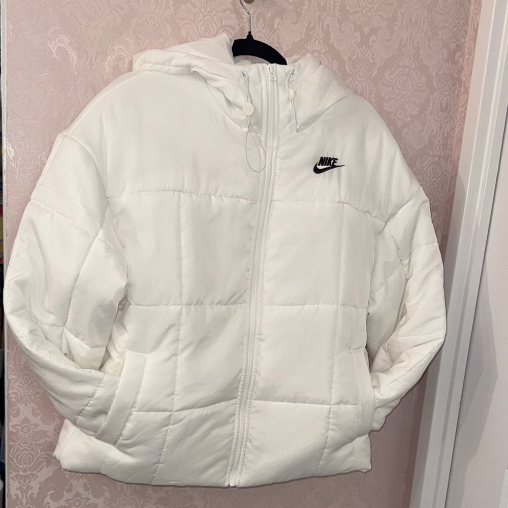 Nike Women's Puffer Jacket in White
